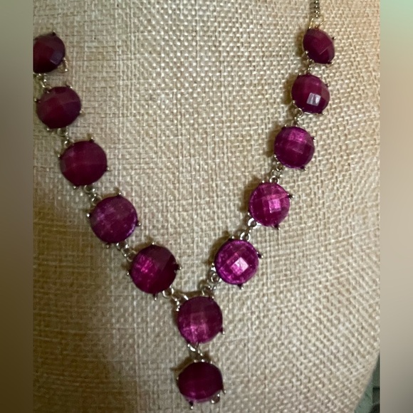 Elegant cranberry Beaded Necklace - Picture 4 of 6